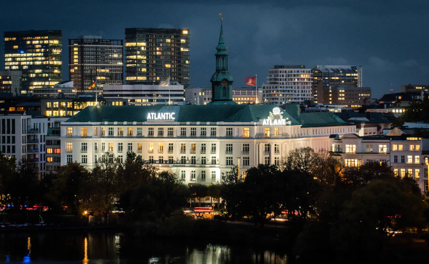 Stadt, Hotel, Abend